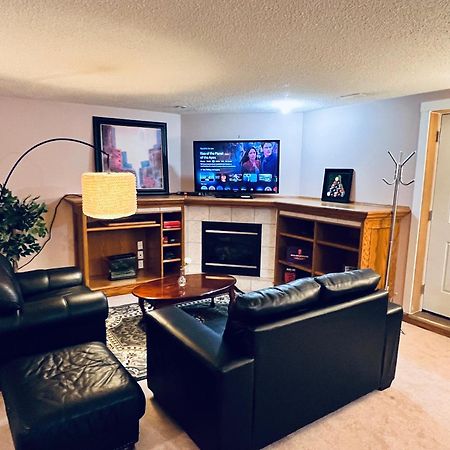 A Classic Homely Basement Suite! Chestermere Luaran gambar