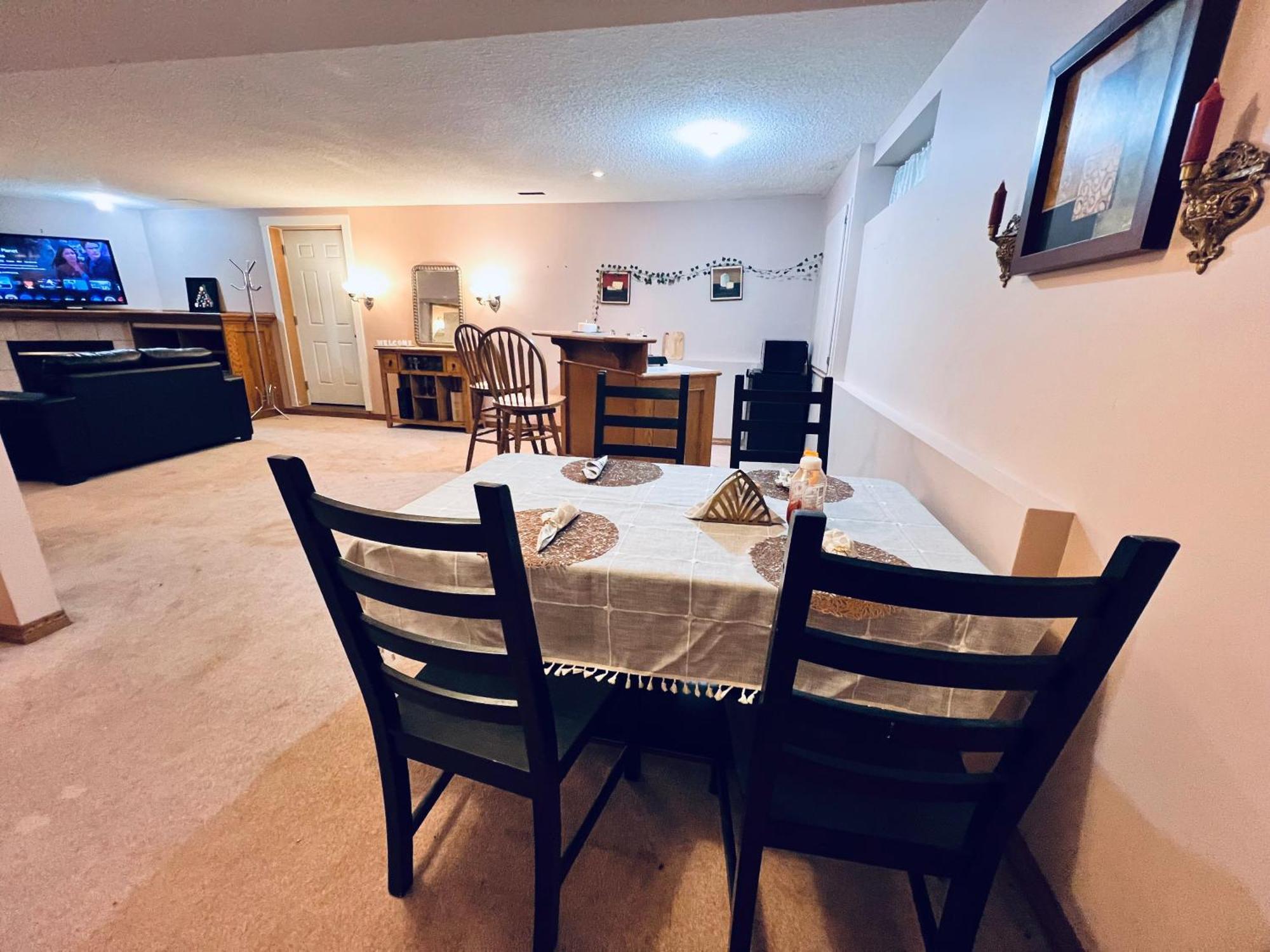 A Classic Homely Basement Suite! Chestermere Luaran gambar